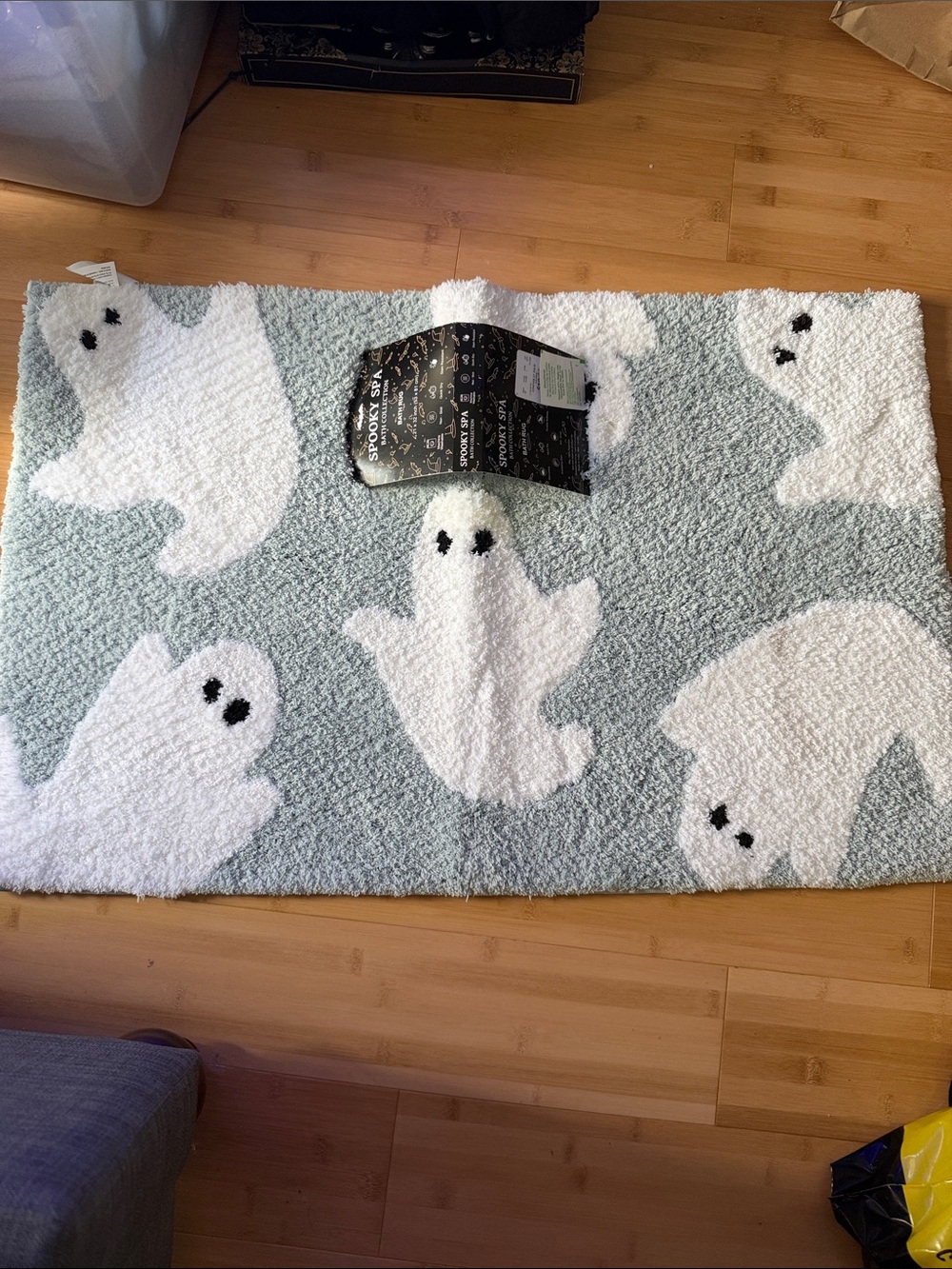 Halloween Ghost Accent Rug - White and Light Gray